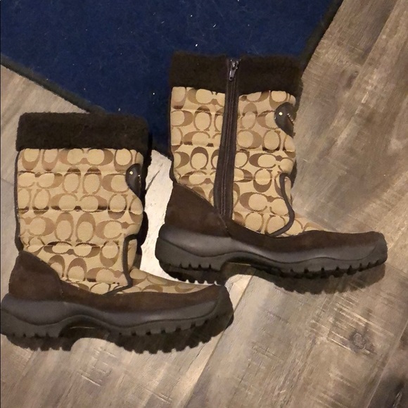 Coach Snow Boots - Picture 2 of 4